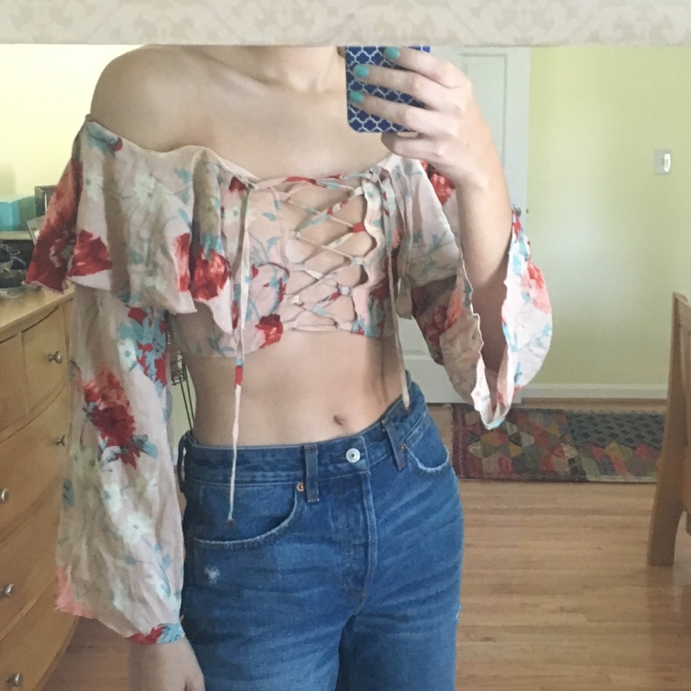NWT off the shoulder floral top - Picture 3 of 4